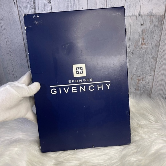 GIVENCHY towel gift set with box - Picture 4 of 8